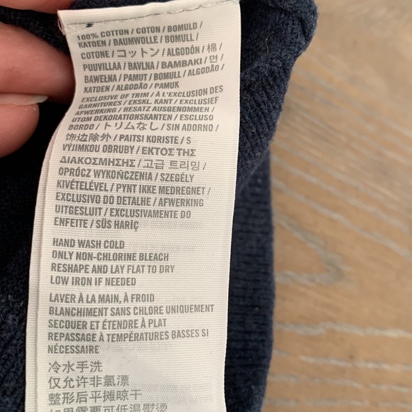 3/$15 Hollister 💯% cotton navy cardigan sweater size small - Picture 4 of 5